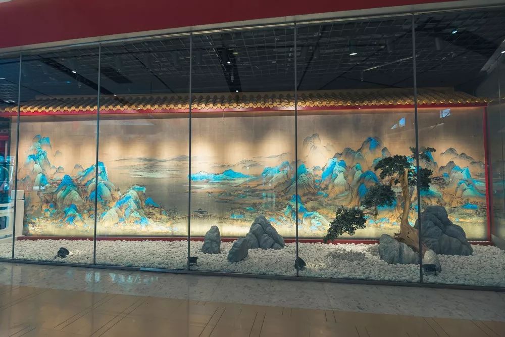 《千里江山图》墙面十分震撼 青山绿水,层峦起伏,烟波浩渺的意境 瞬时