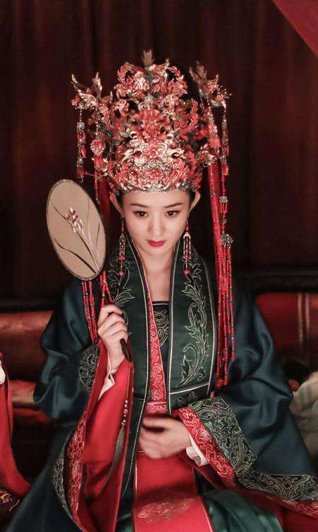 赵丽颖戴凤冠,林心如戴凤冠,鞠婧祎戴凤冠,统统没她惊艳