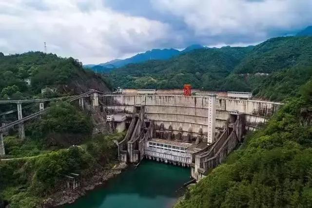 这个夏天,就来云和紧水滩水电站,观大坝雄伟身姿,赏云和湖壮丽风情!