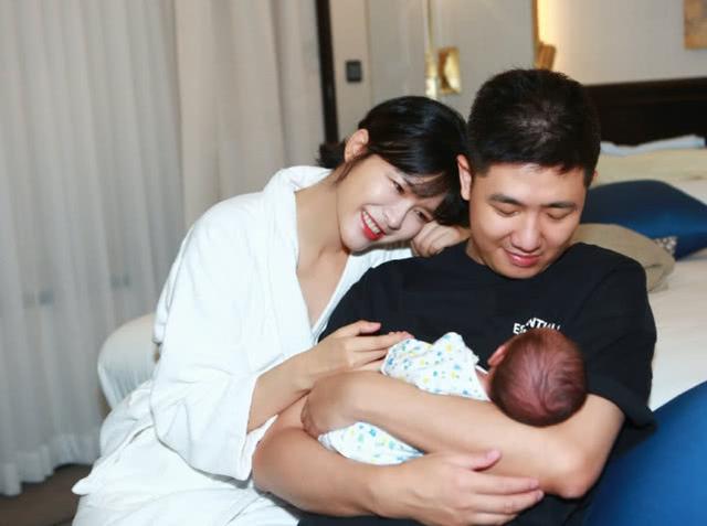 李艾产后42天复查,透露儿子长十公分,老公张徐宁却长胖不少