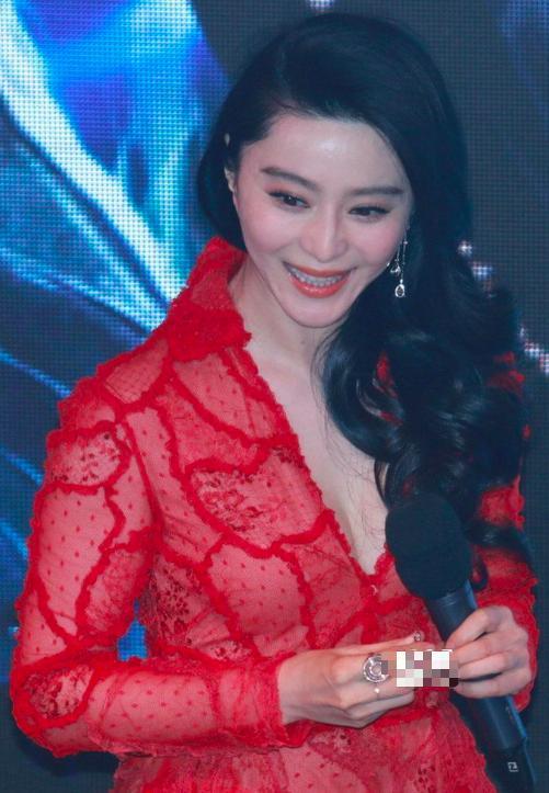 范冰冰红色透视蕾丝装现身活动,身材丰满肤白貌美,现实版尤物