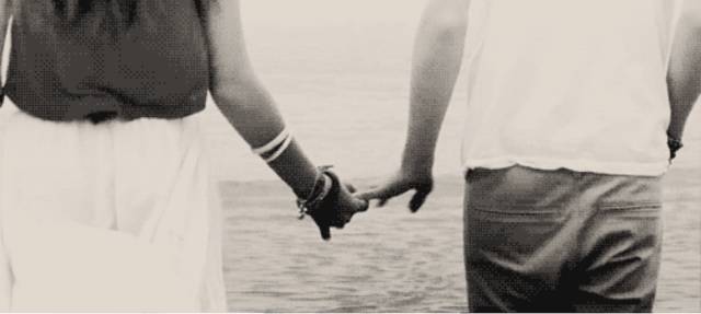 两个人腿绑在一起痛哭猜成语_两个人在一起的图片