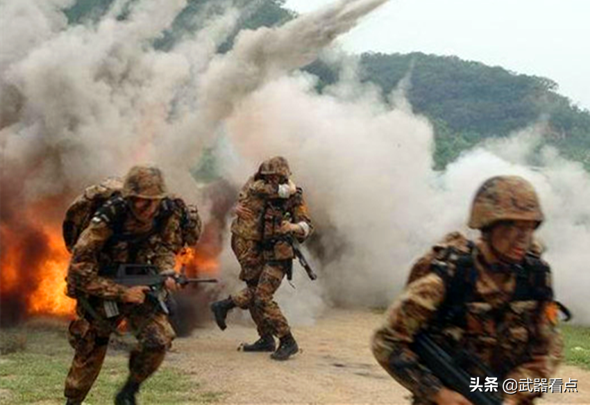 军事丨中国荒漠迷彩的伪装能力十分强大,国外反馈效果