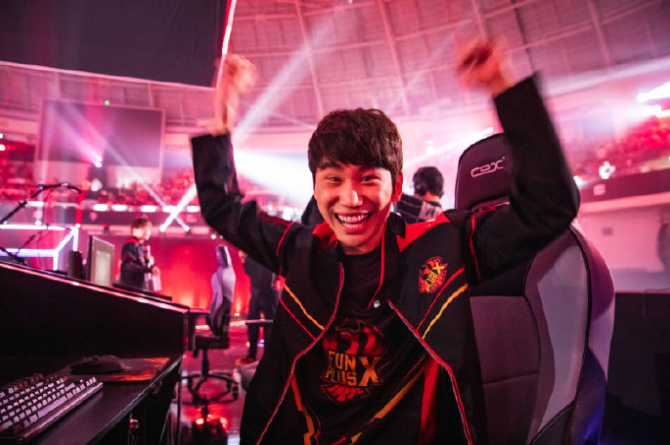 LOL:电竞也有正能量,Doinb低调赈灾被逮住,网友:中国好女婿