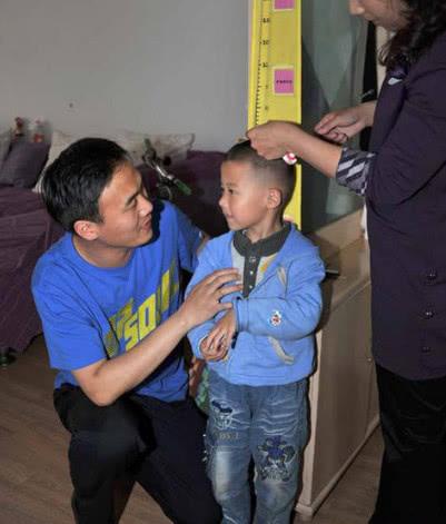                     14岁男孩身高155，父亲不以为然：家里4套房，矮点没关系
