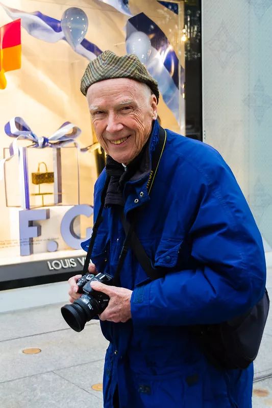 那就是被誉为"街拍鼻祖"的比尔61坎宁汉(bill cunningham)这个问题