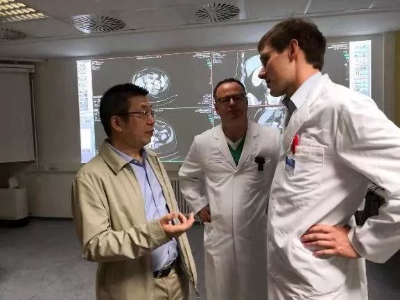 中国原创微创技术再次闪耀欧洲解放军总医院张旭团队欧洲巡回手术演示