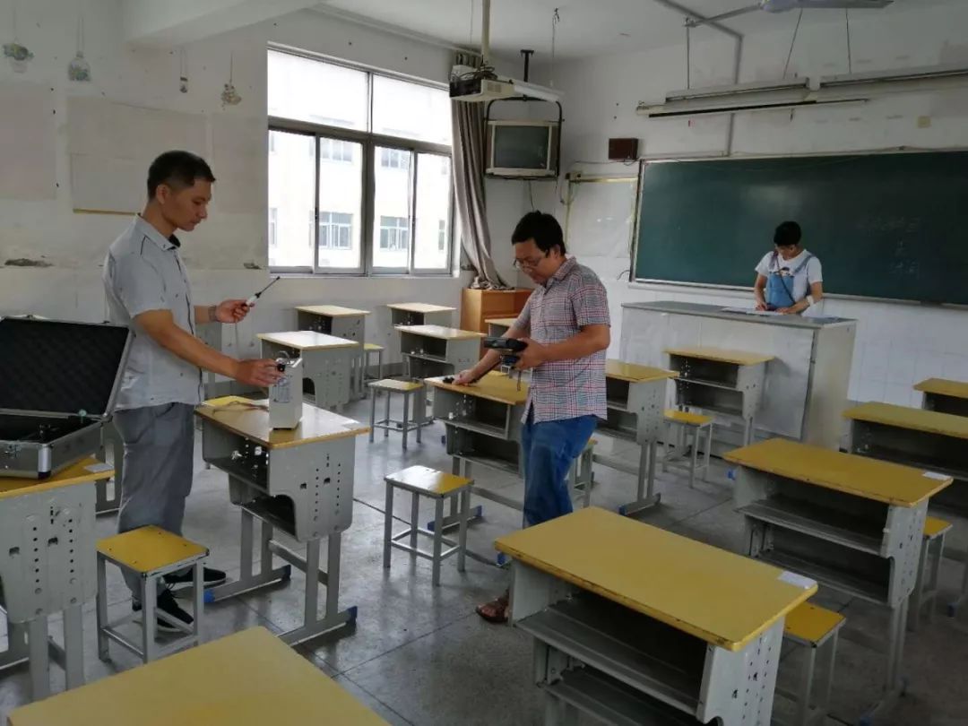 教室 人均_教室图片动漫(2)