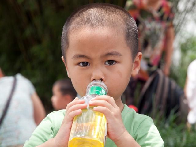                     儿科医生：它是“孩子的身高杀手”，还有家长给娃吃？纯属在坑娃
