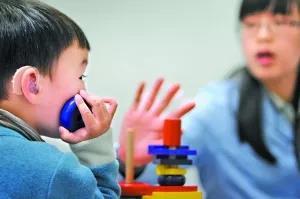                     孩子助听器为什么会啸叫？