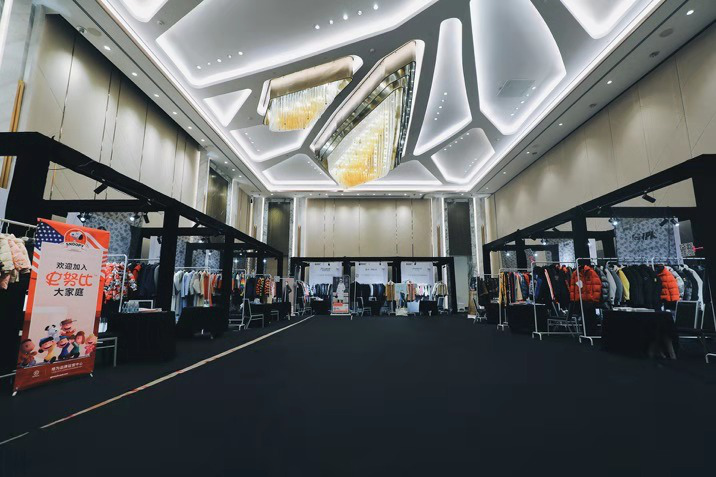 新潮流服装工厂店 5422b09594bd4d2bb5f2b75ce0b95481.png