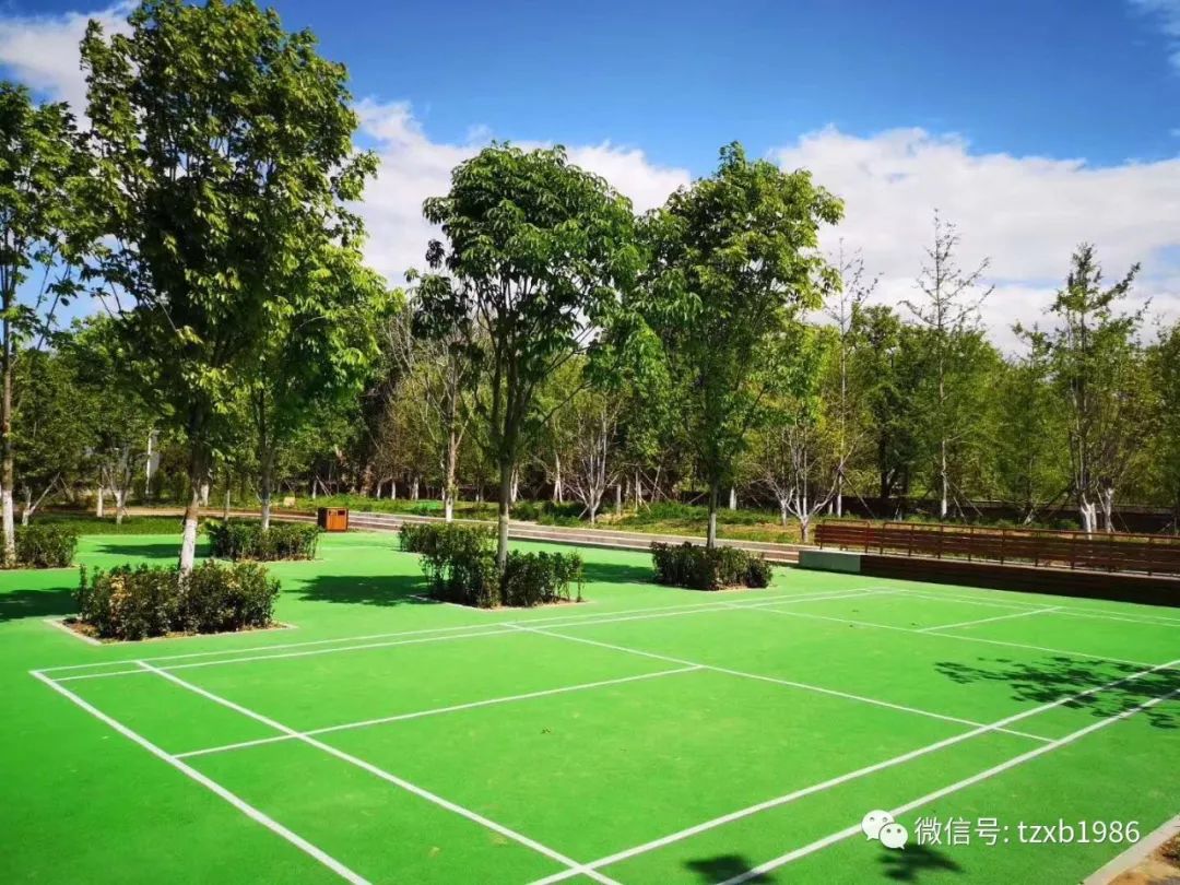 日前开放的永顺城市公园,也是老少咸宜的惬意所在.