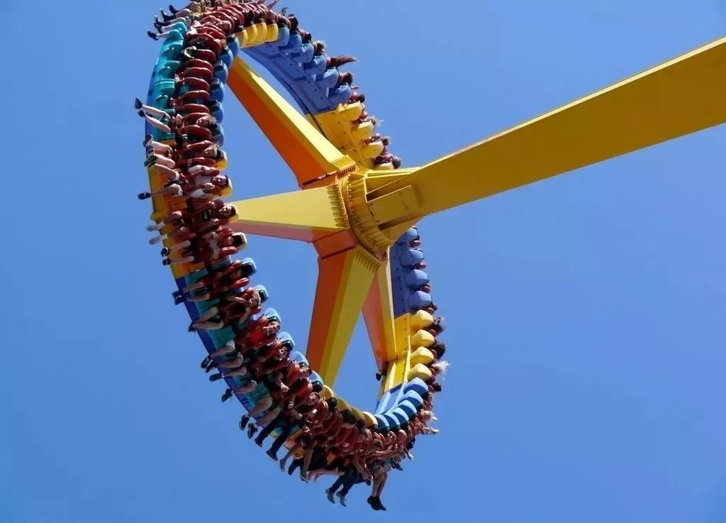 惊悚！"大摆锤"高空中突然断裂，31人径直砸向地面！