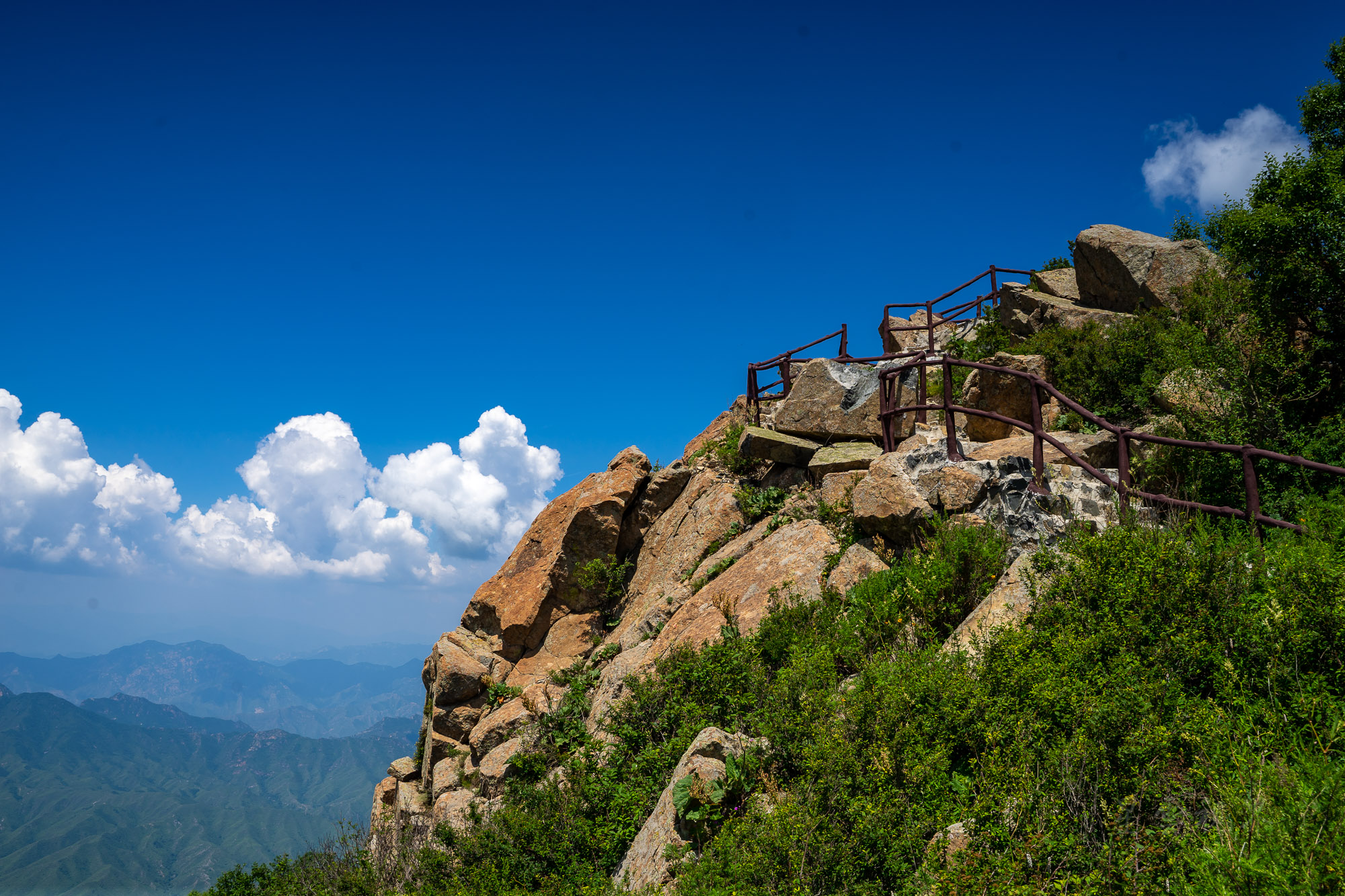 北京第三高峰百花山,夏日清凉世界,高山林海花园