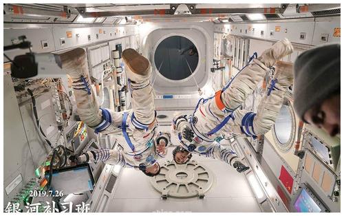 《银河补习班》：邓超良心之作，为每一位中国家长勇敢发声！