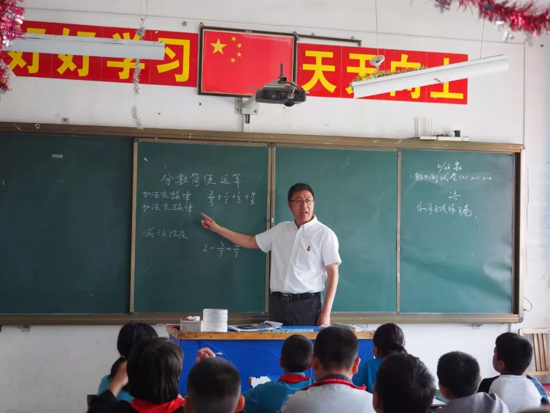 把上海最先进的教育方法和理念带到边疆——记莎车一小援疆教师沈飞