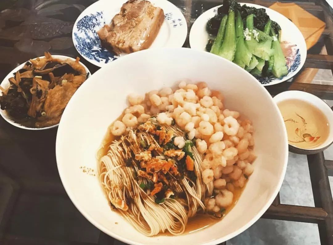 夏天的苏州,用三虾面和赤豆小圆子称霸美食界