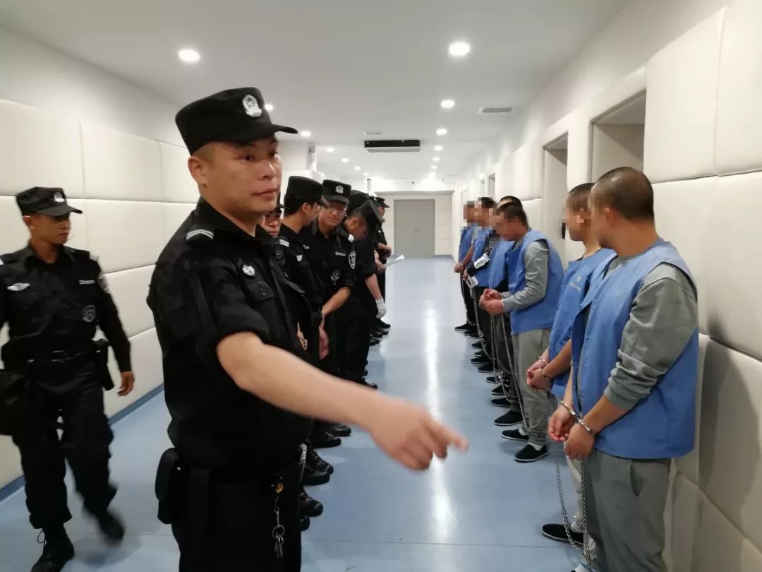 法警的排名_女法警(2)