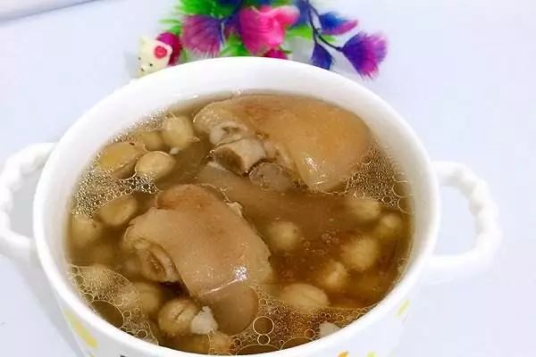 猪脚怎么炖才好 8dd4ae4329c74cc3bab24eb34e41981a.jpeg