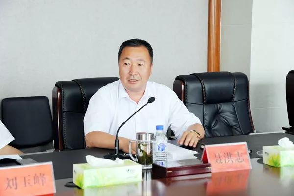 通化县委书记兼县长孙继民,县人大常委会主任刘玉峰,组织部长赵鹏,副