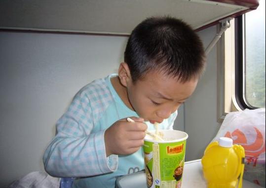                     儿科医生：它是“孩子的身高杀手”，还有家长给娃吃？纯属在坑娃