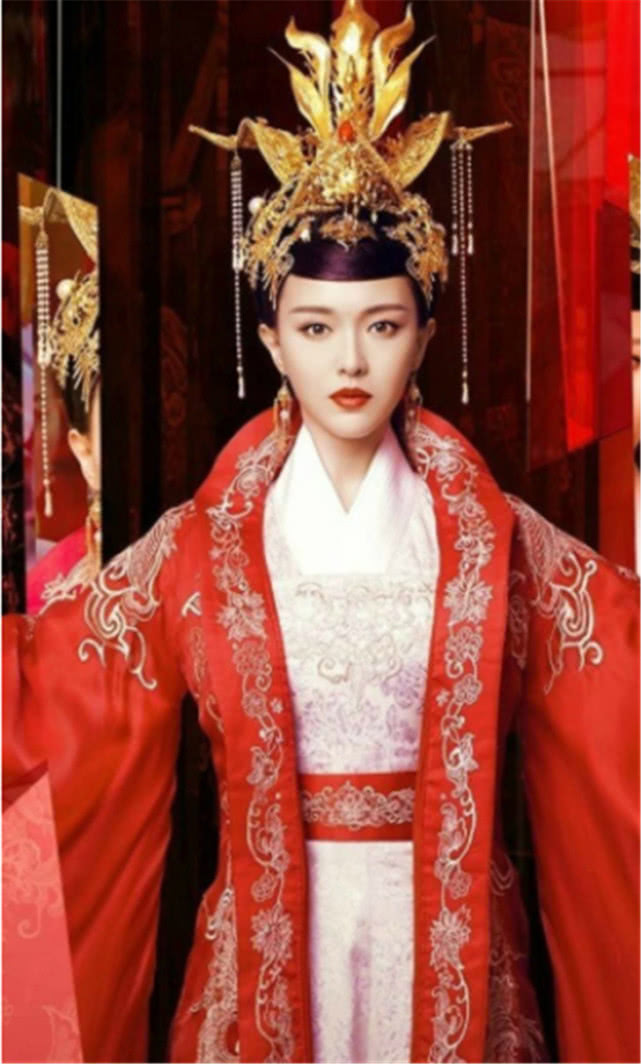当红女星穿凤冠霞帔,有的媚有的美,最想娶的是