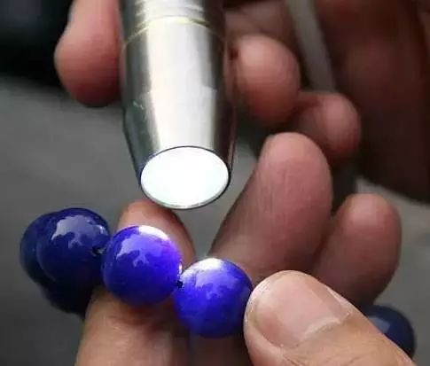                     知道了这几个青金石的辨假方法，看谁还敢骗你！