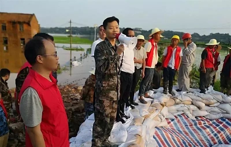 筑起洪水冲不垮的堤坝衡南县三塘镇前进村洪山机埠低涵倒灌抢险纪实