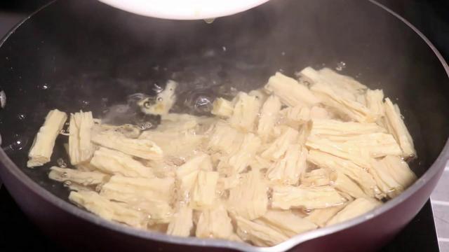 美食家常菜的做法凉拌腐竹 c235957644514590a78c3aa37b9ae0dc.jpeg
