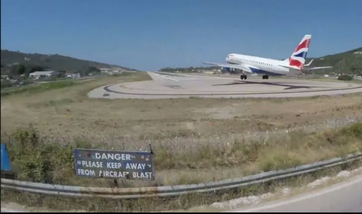 這些海島機場飛機降落距人僅幾米，引遊客爭相圍觀，成為旅遊賣點 旅遊 第3張