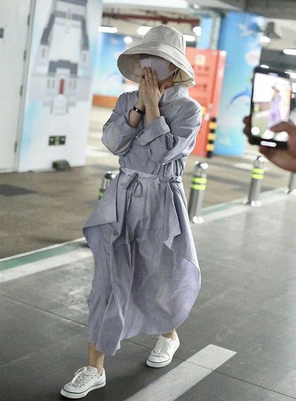 赵丽颖高清全身壁纸 dbf28fd090024c3e9eeb7f1d3e3049cd.jpeg