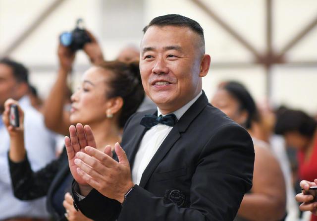 周立波低调现身香港,坐网约车弘扬爱国精神,被司机识出是大明星 e世博体育网