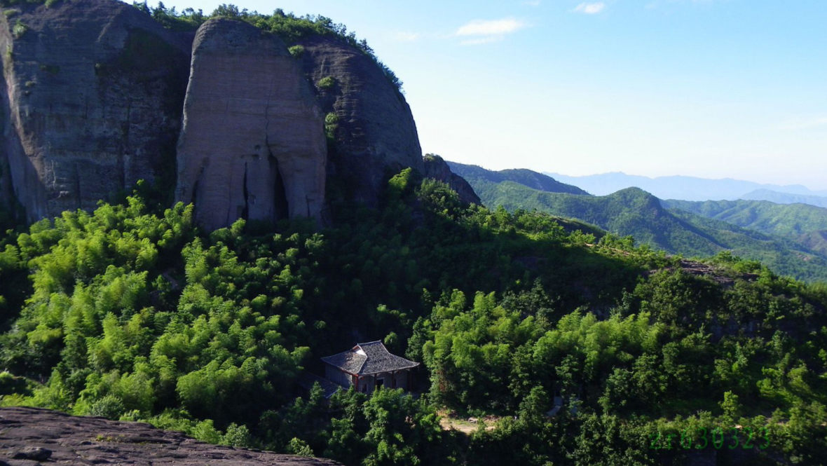 寻赣江源头探丹霞美景,赏百里荷花览万亩杜鹃