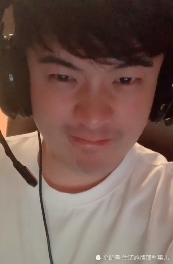 陈赫深夜打游戏,一不小心暴露游戏名,网友:求组