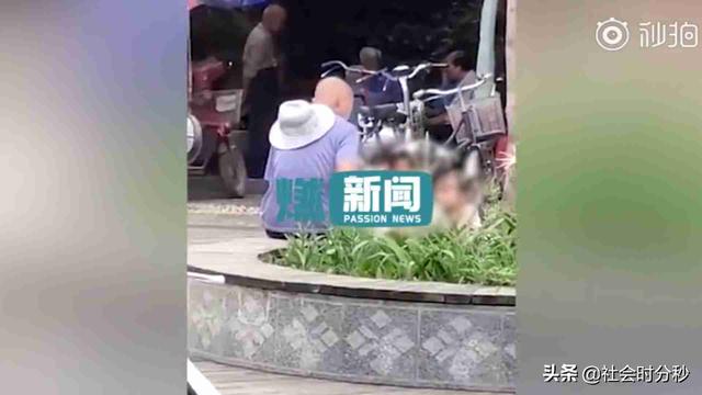 陌生秃头老人疑当街猥亵女童 目击者怒斥:你在干嘛!警方已立案 金沙城娱乐官方平台