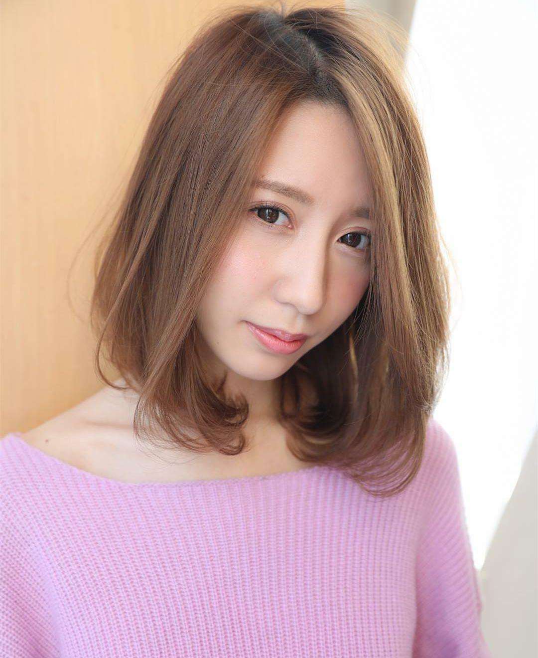 长发女生夏天想要清爽,又不喜欢烫发剪发,这四款减龄发型任你选