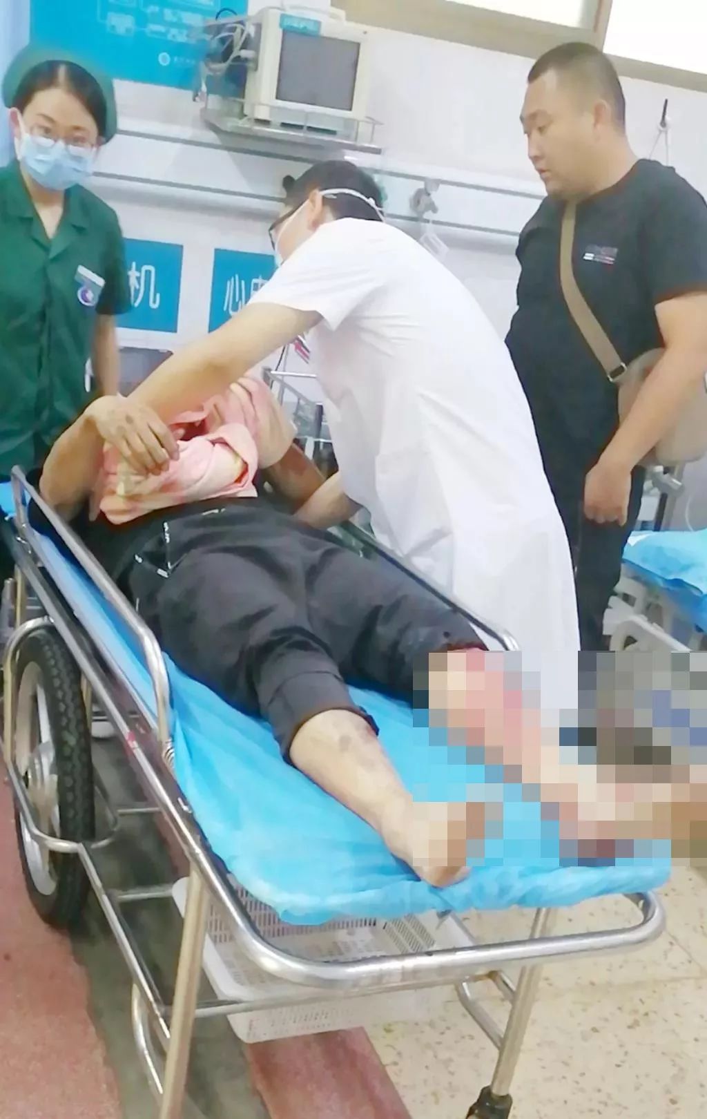 扶贫路上见真情 见义勇为暖人心 | 记晋中二院吴建明等抢救车祸司机