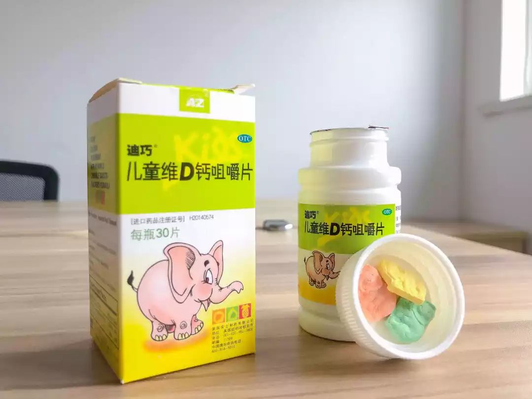 让我觉得有点搞笑的是,亲戚家那个熊孩子喜欢吃这个钙片的原因是因为
