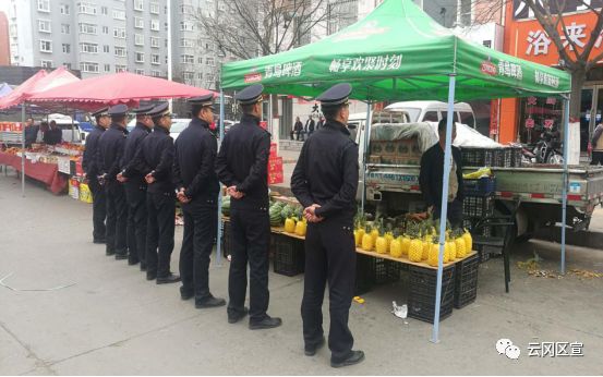 云冈区城管与交警联合行动整治恒安新区m区市场