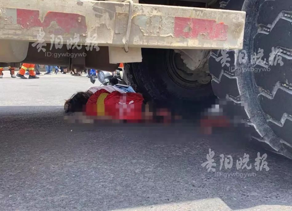 贵阳头桥一电瓶车卷入水泥罐车车底!两人身亡
