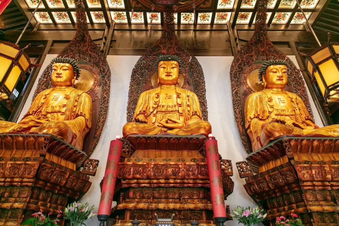 上海玉禅大雄宝殿内的是