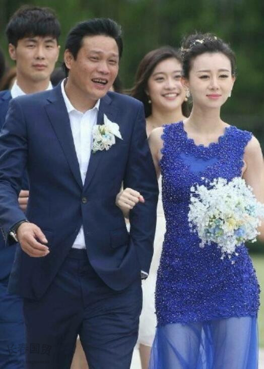17岁的张梦瑾举行了盛大婚礼,2016年末张梦瑾为范志毅生下一个女儿