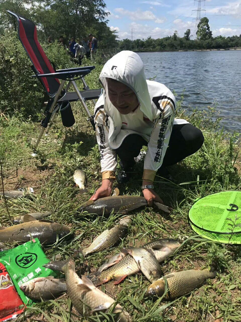 钓鱼为什么不要白条 2faad9d4e0894296bcd955f7207831dd.jpeg