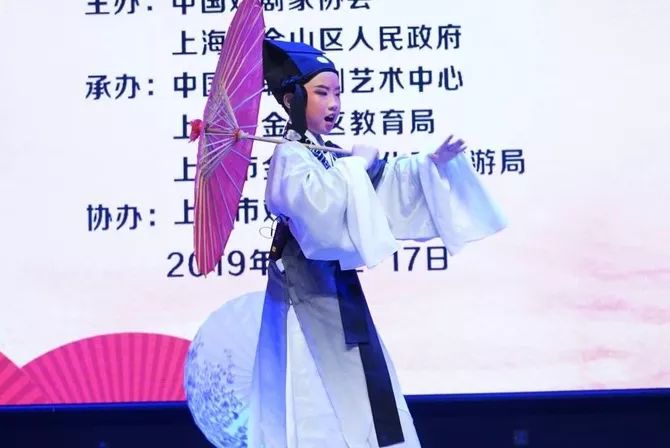 一篇章:梅花初绽1豫剧《穆桂英挂帅 表演者:魏怡君2京剧《飞虎山》