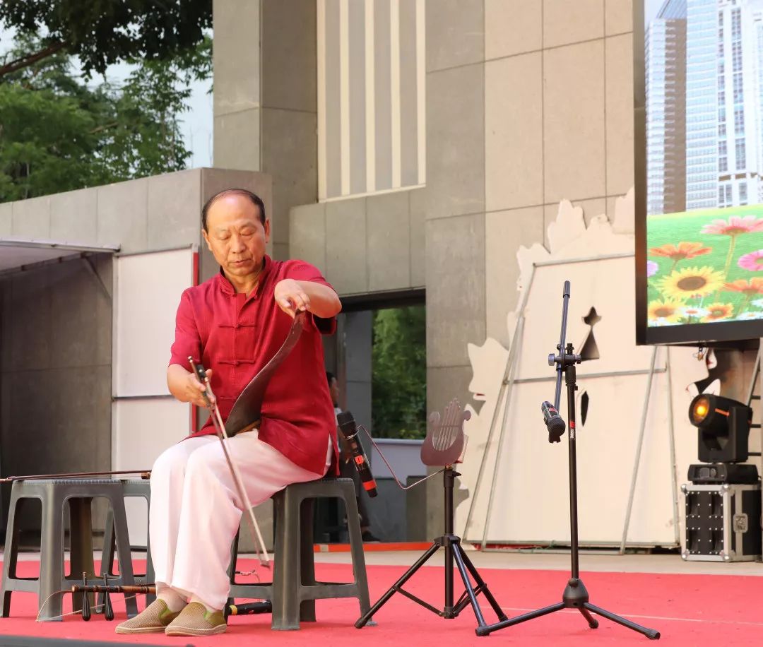 文艺市民文化节石城之夏广场演出吉林市级非遗项目梁林生锯琴演奏专场