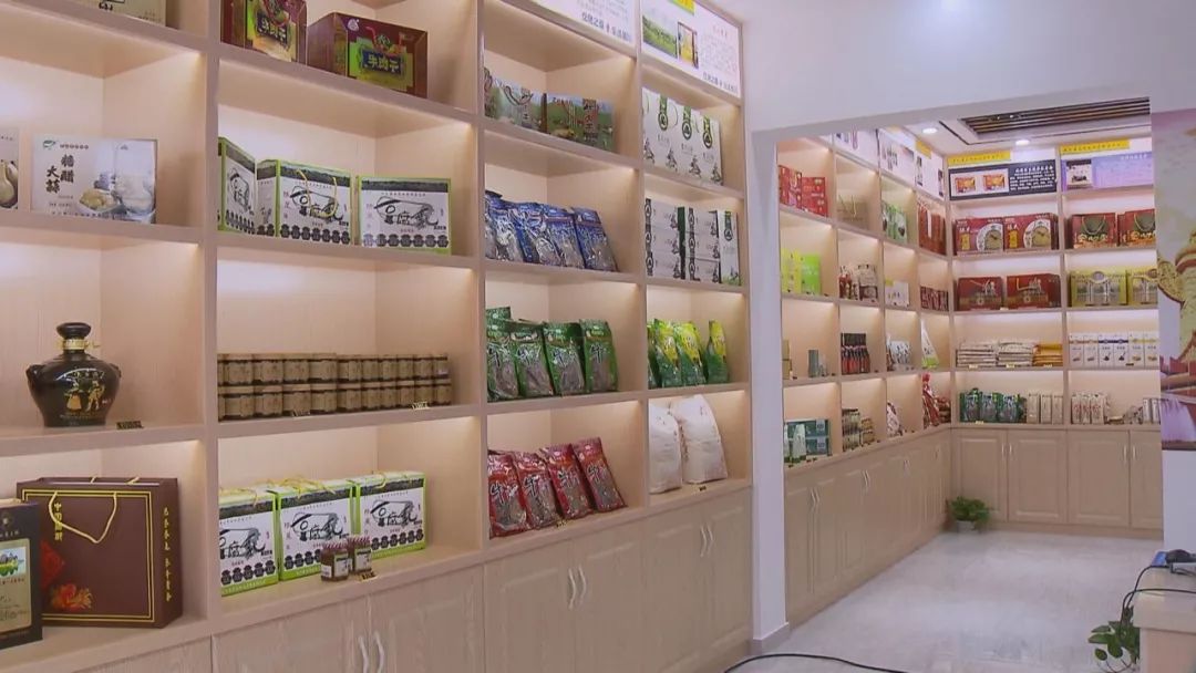 贵州青海农产品在奉贤有了展销中心 购买当地特产也献