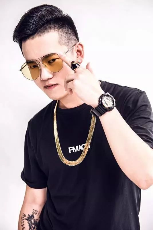 摇滚 流行 rap pop兴趣爱好:健身 看电影 旅行 打游戏歌手:小鱼擅长