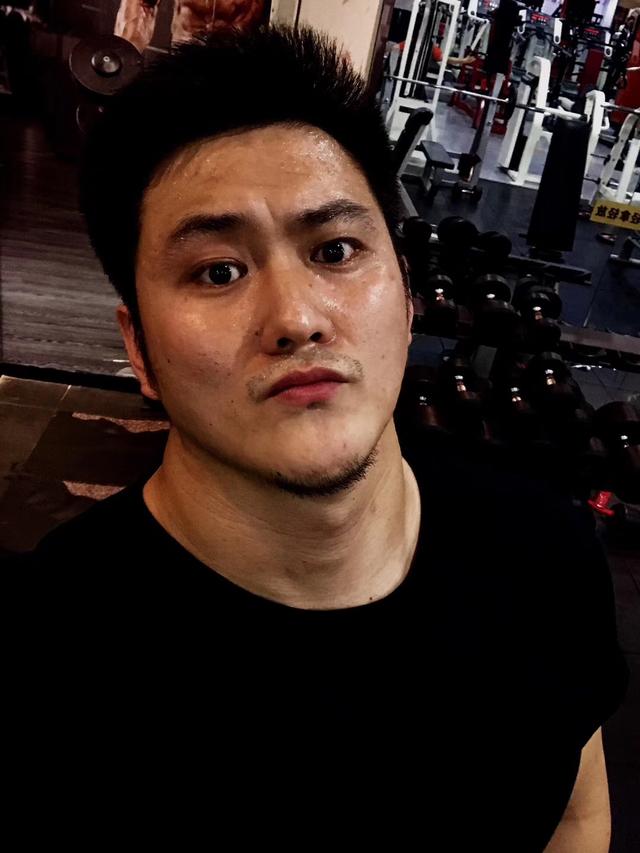 中国重量级拳王怒斥网红馆长:骂人有意思吗,你