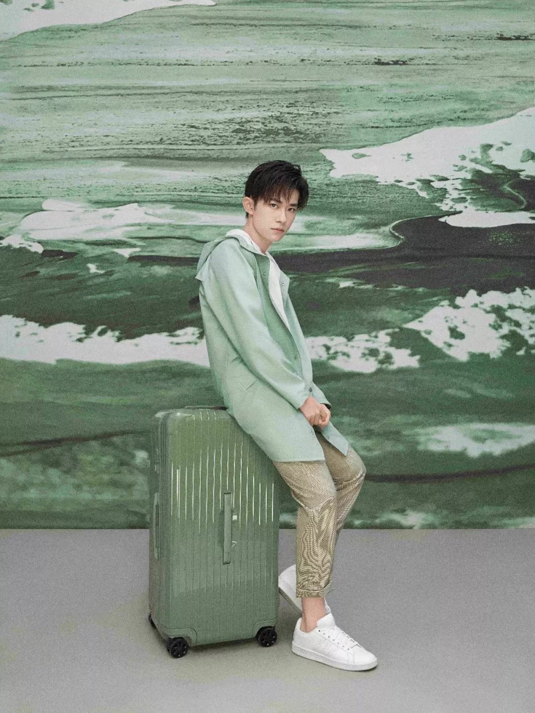 中国著名演员,歌手兼舞者易烊千玺 出任rimowa中国区品牌代言人