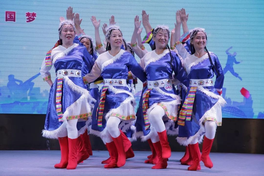 舞蹈生综艺出道 69bf8d734fb346f6a0604ff1888e7744.jpeg